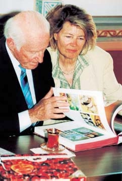 Thor Heyerdahl and Jacqueline Beers